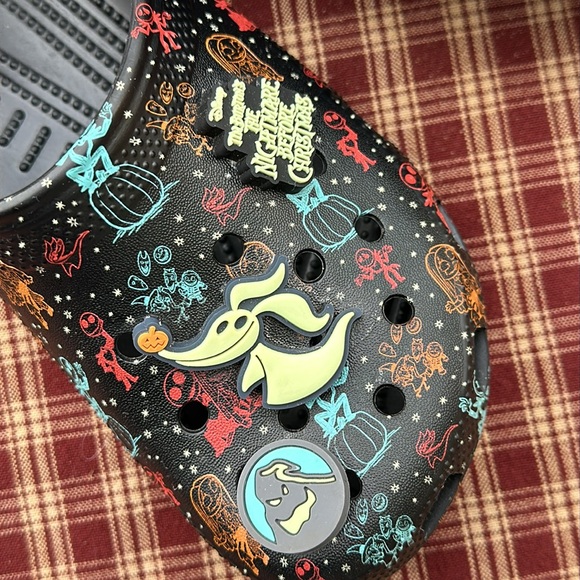 Child’s Unisex Nightmare Before Christmas Glow In The Dark Crocs Clog - Picture 4 of 12